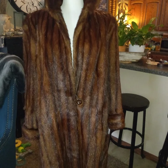 WOMEN'S MINK COAT